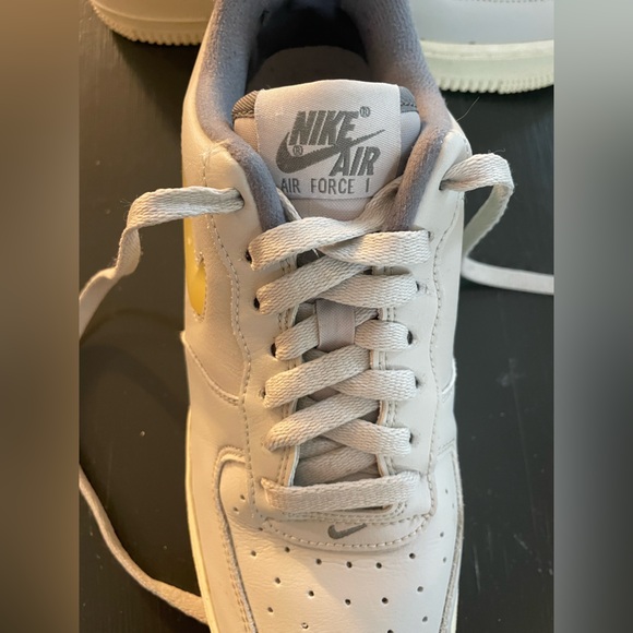 Nike Air Force 1 - Picture 2 of 3